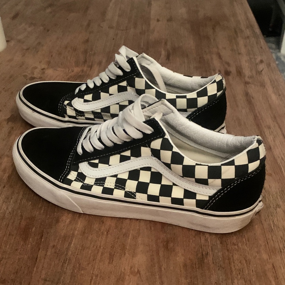 Vans B/W Check, excellent condition, size 9